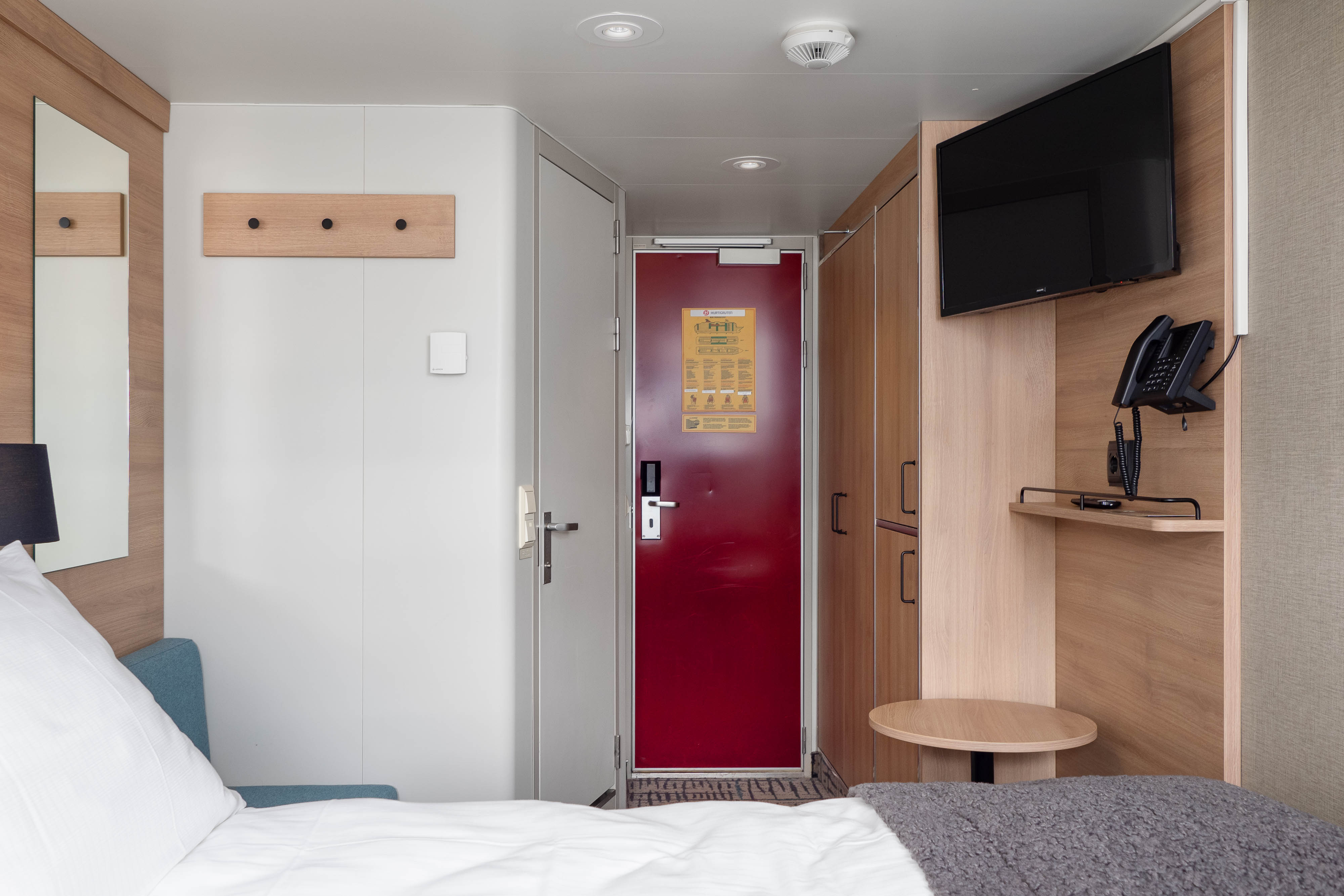 Polar Outside | Double on lower deck with window
